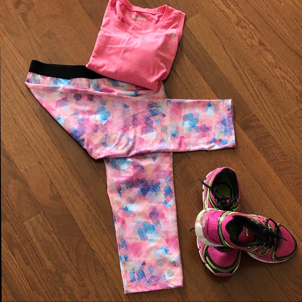 LOW RISE, SOFFE-DRI, COMPRESSION, CAPRI LEGGINGS. Junior Large. Medium - Picture 4 of 8